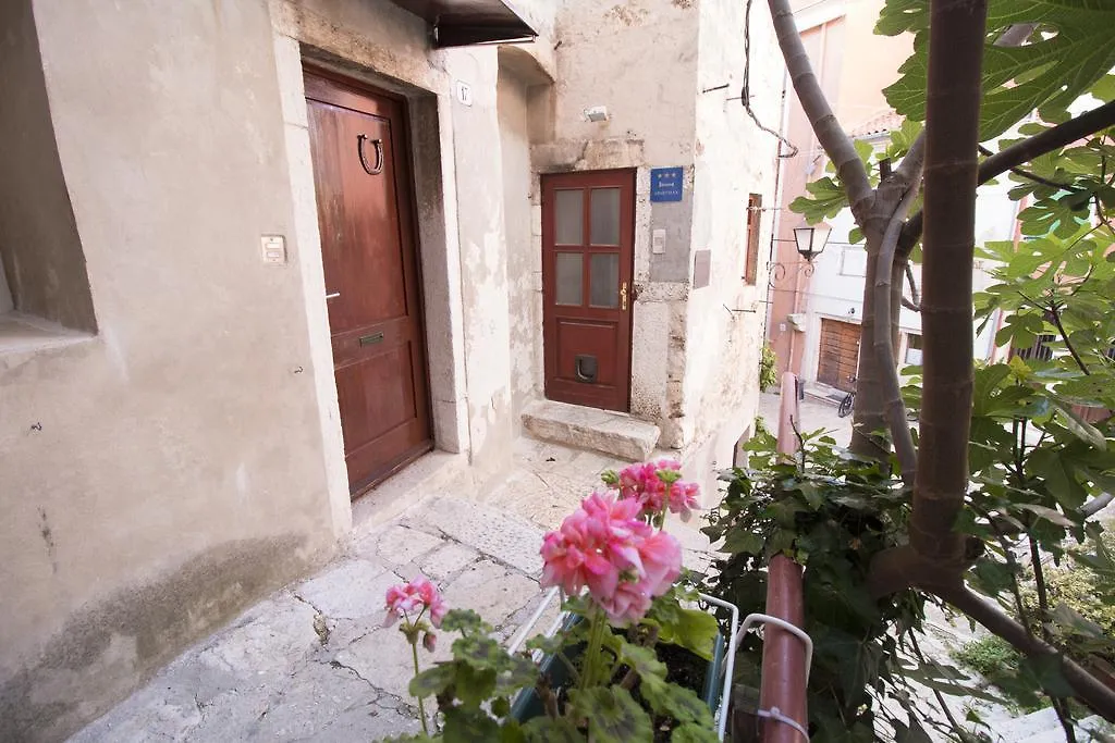 Apartment Piazza Antica Rovinj 0*,