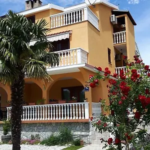 apartment-krizanovic.primorje-gorskikotar.com/