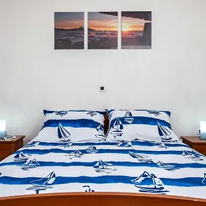  Apartment Bora
